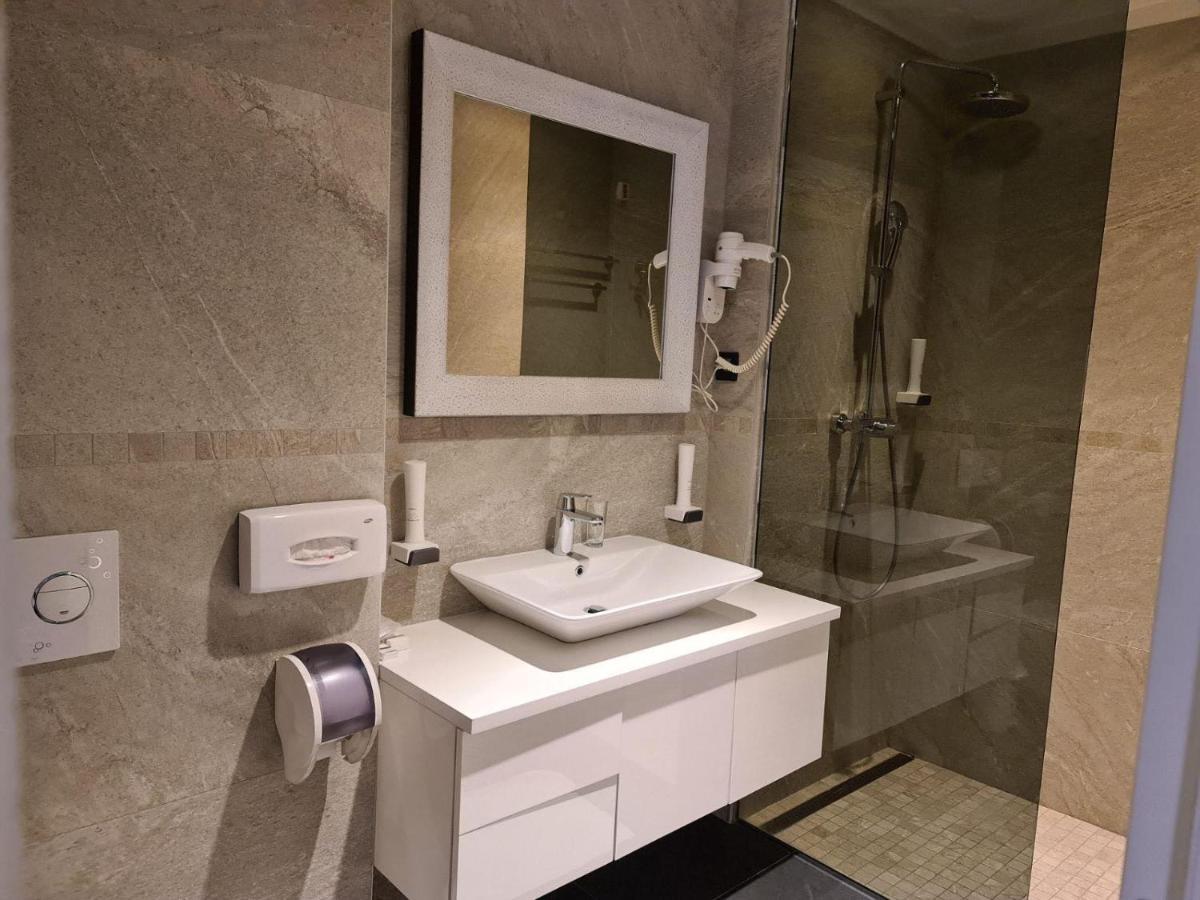 Carpe Diem Boutique Hotel Zenica Bagian luar foto