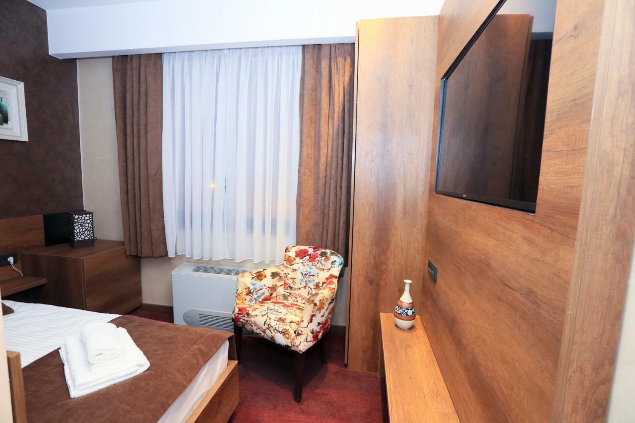 Carpe Diem Boutique Hotel Zenica Bagian luar foto